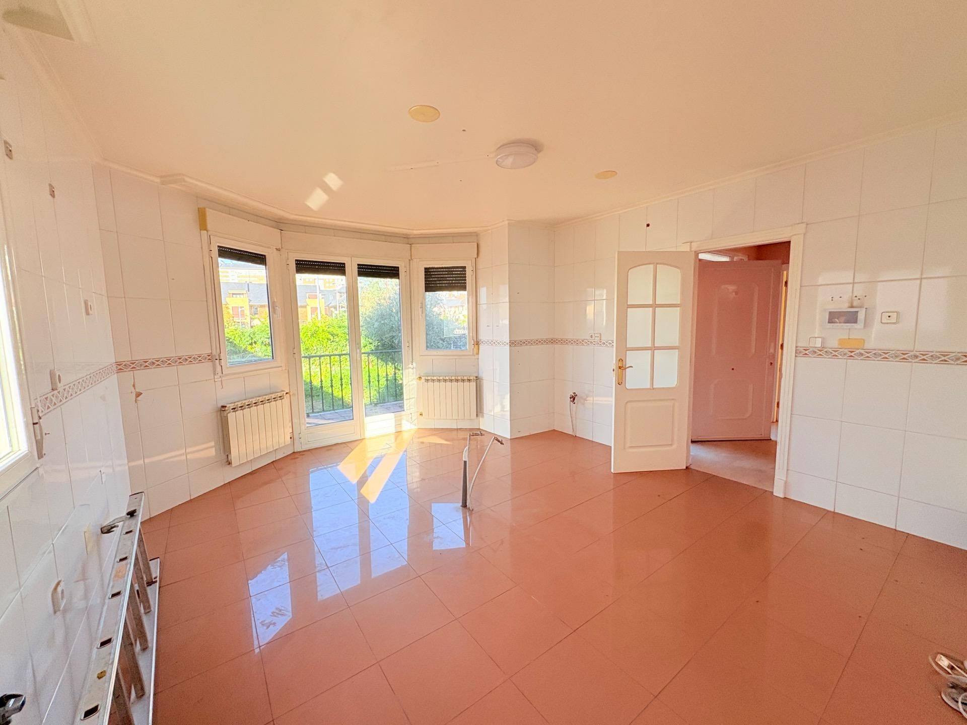 Habitación de Casa o chalet en venta en Ponferrada con Calefacción, Jardín privado y Terraza