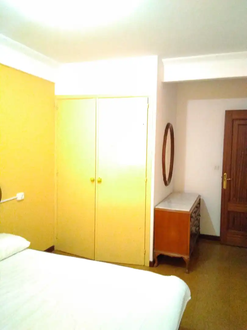 Habitación de Piso en venta en Santiago de Compostela  con Trastero y Balcón