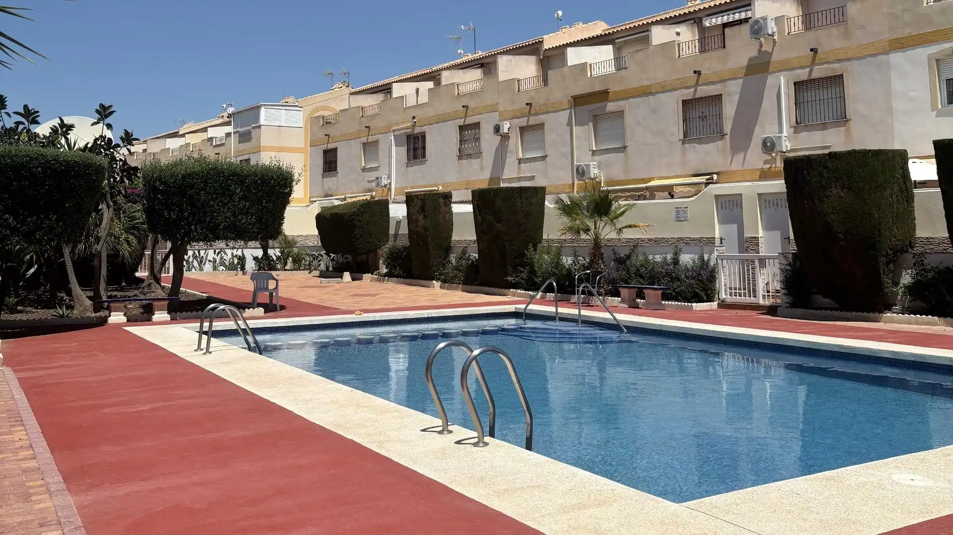Piscina de Casa adosada en venda en Pilar de la Horadada amb Jardí privat, Terrassa i Balcó