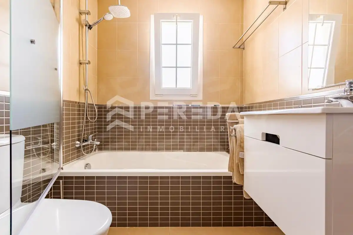 Baño de Ático en venta en Roquetas de Mar con Aire acondicionado, Terraza y Piscina comunitaria