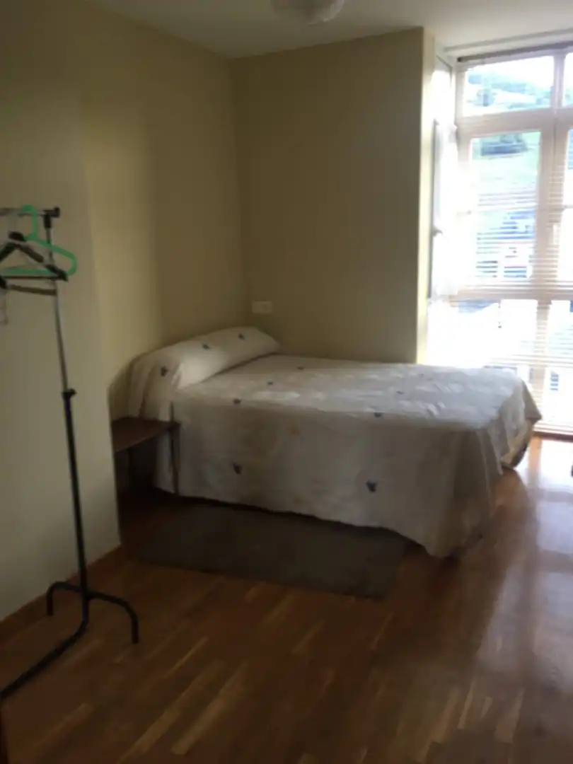 Schlafzimmer von Wohnung zur Miete in Ribadeo mit Heizung, Parkett und Möbliert