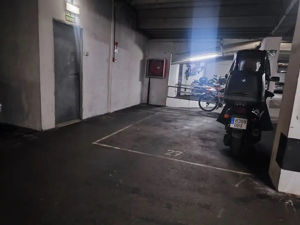 Parking de Piso en venta en Gijón  con Calefacción, Trastero y Horno