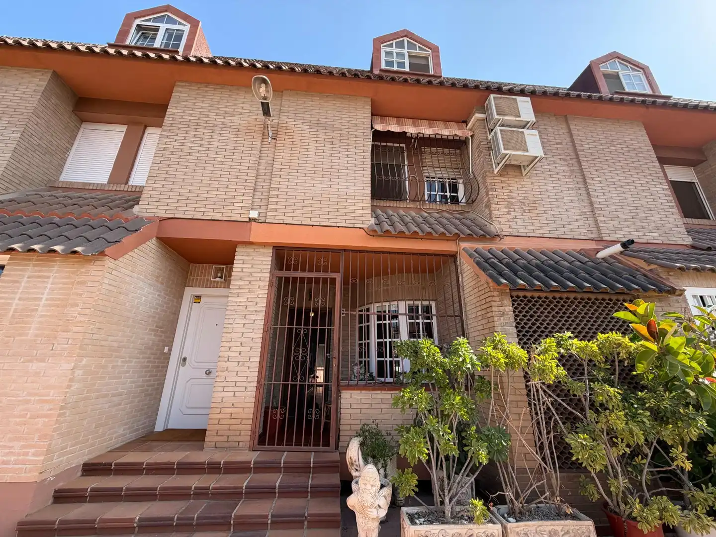 Vista exterior de Casa o xalet en venda en Alicante / Alacant amb Piscina comunitària