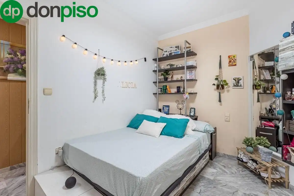 Schlafzimmer von Wohnung zum Verkauf in Granada mit Klimaanlage und Terrasse