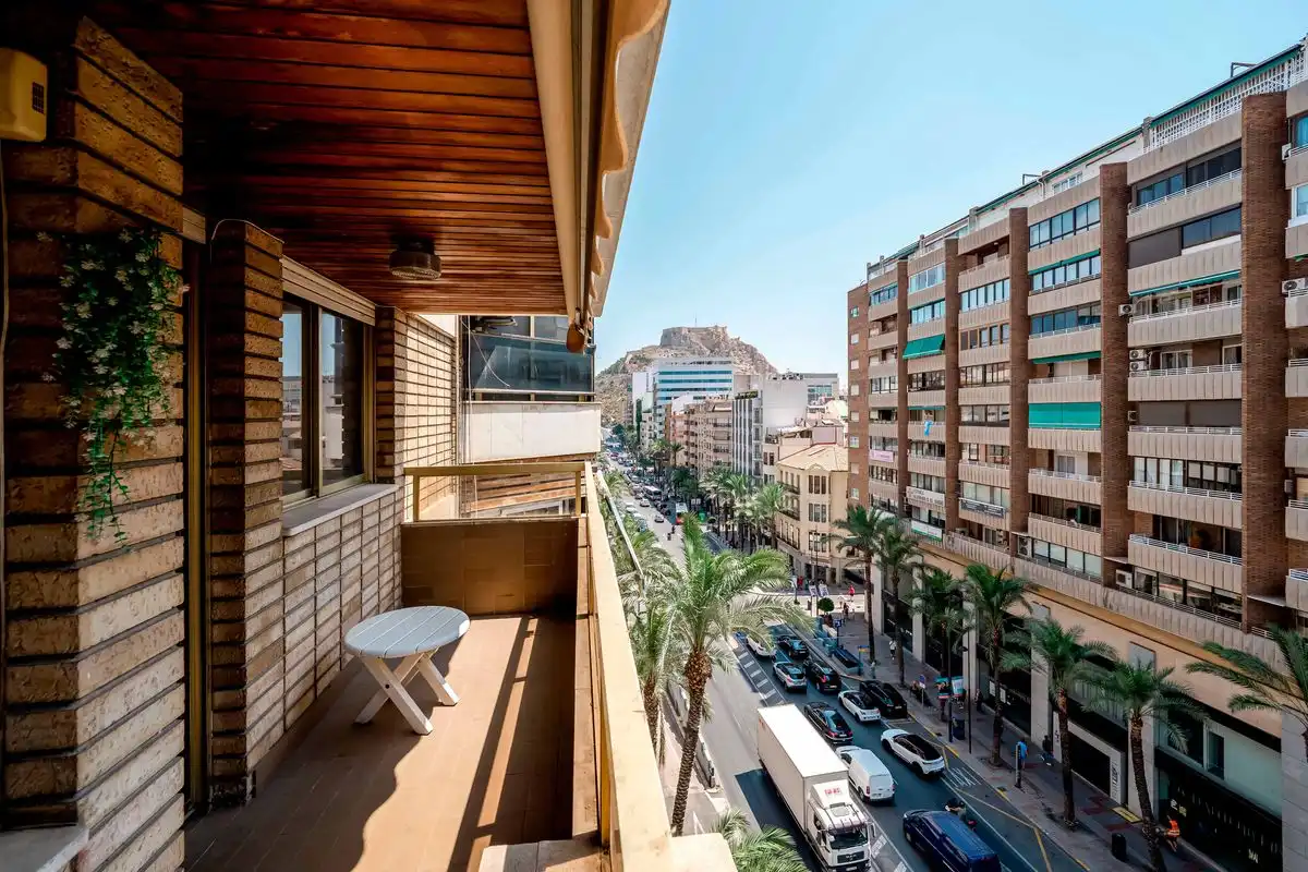 Pis amb ascensor en venda a Avenida Alfonso El Sabio