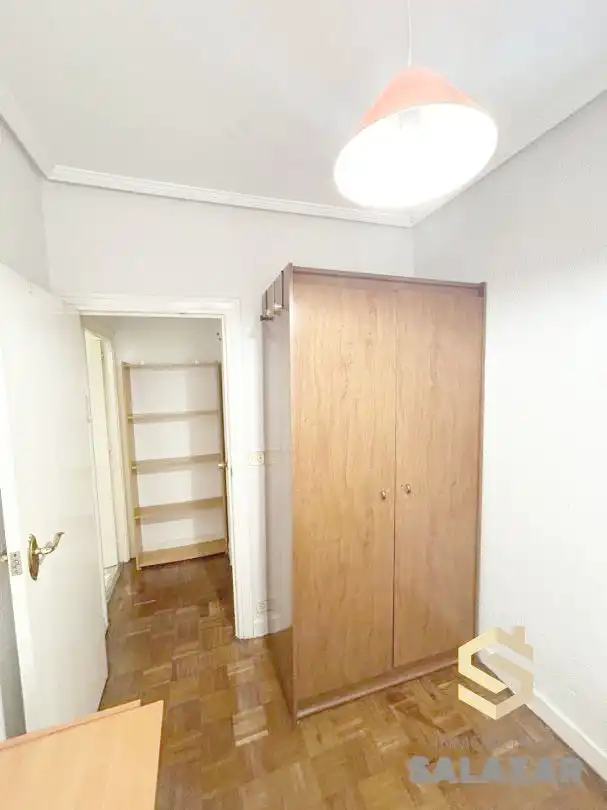 Bedroom of Flat for rent in Bilbao   with Heating, Oven and Washing machine