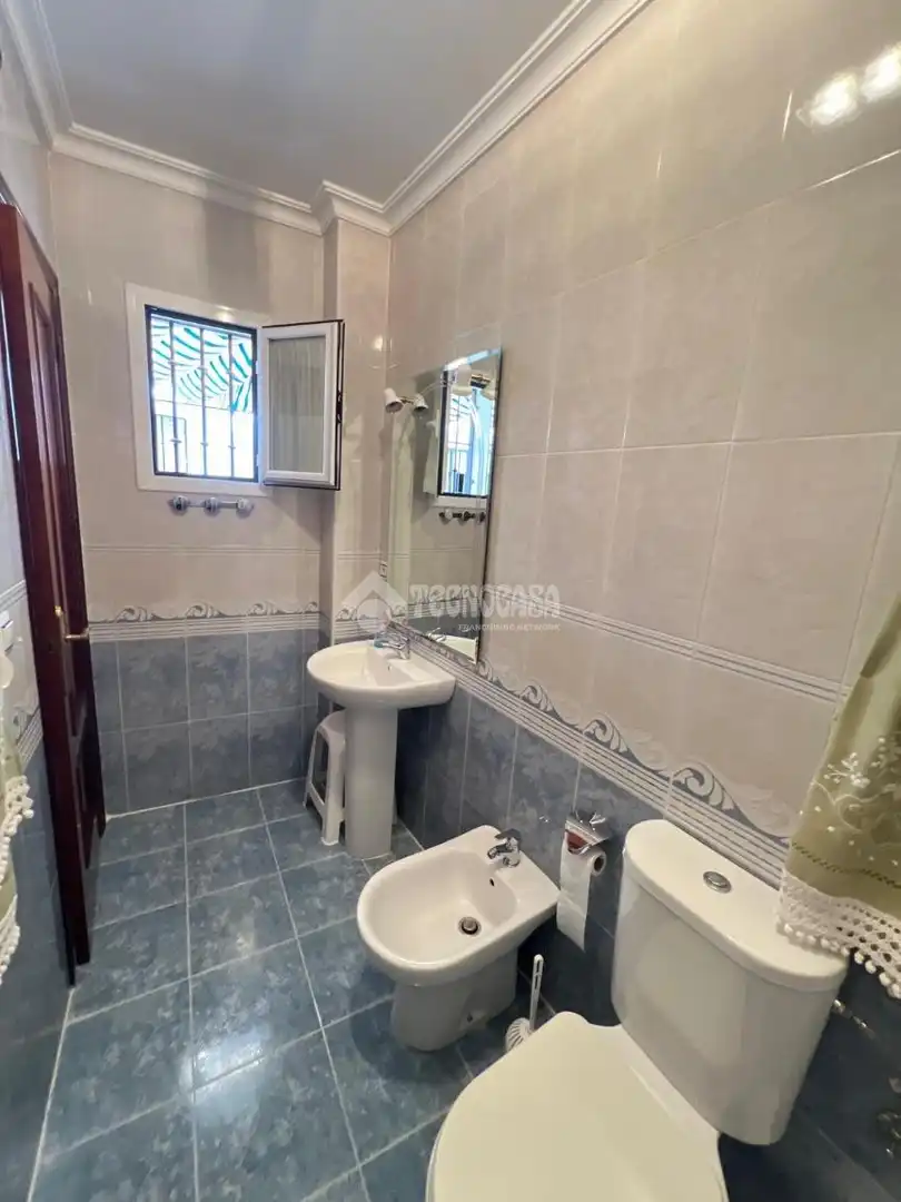 Bathroom of Flat for sale in Dos Hermanas  with Air Conditioner