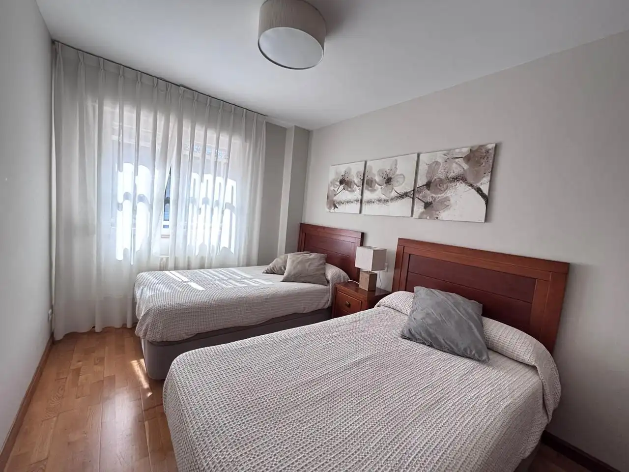 Schlafzimmer von Erdgeschoss zur Miete in Gijón  mit Heizung und Möbliert