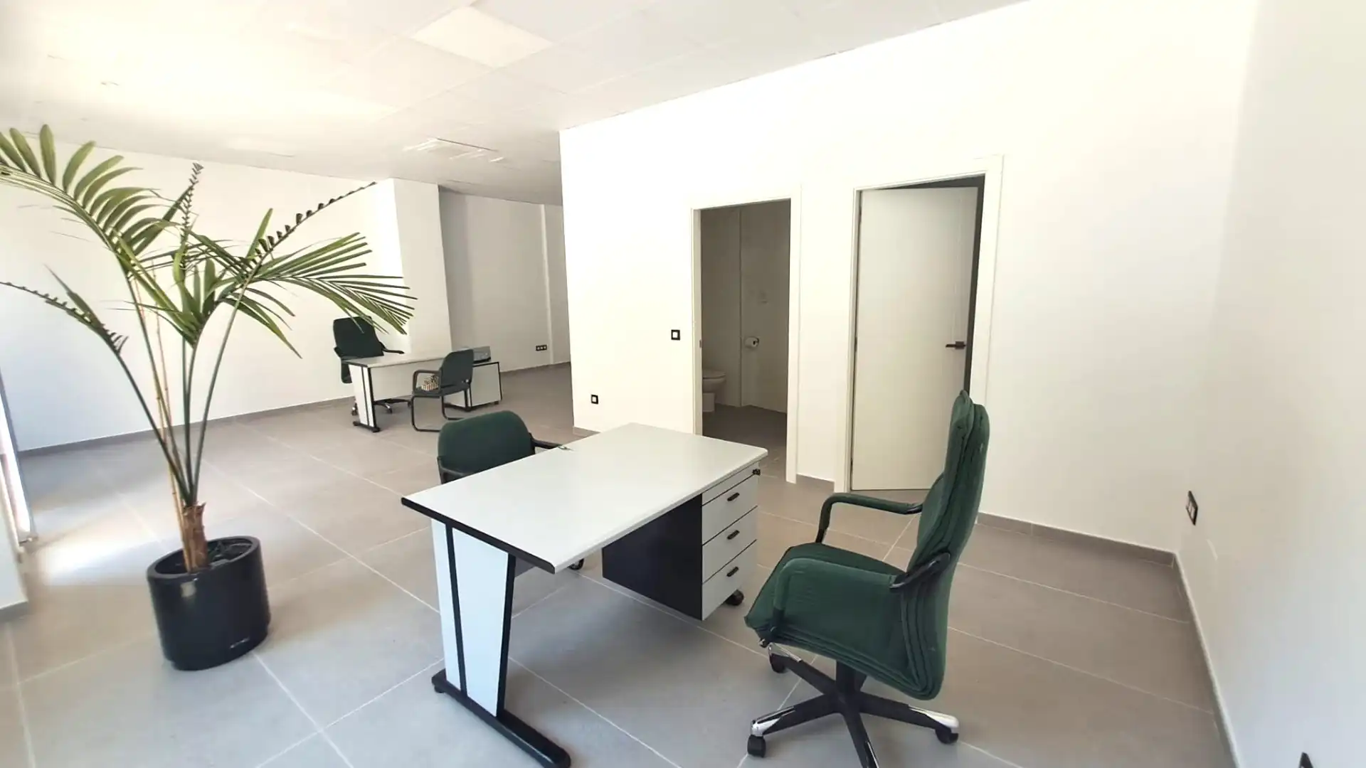 Local comercial en alquiler en Avenida Camilo Jose Cela 10