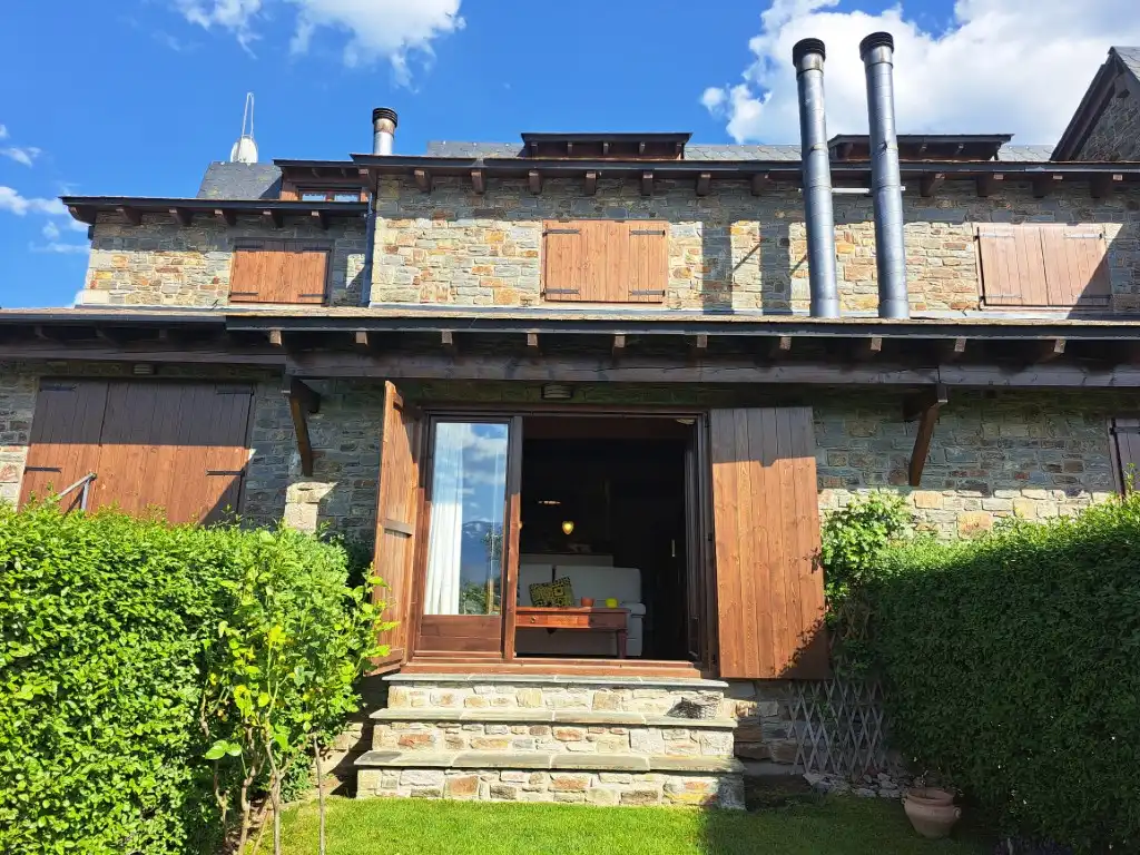 Exterior view of Detached homes for rent in Fontanals de Cerdanya  with Heating, Private garden and Parquet flooring