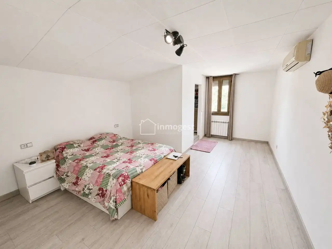 Habitación de Casa o chalet en venta en Sarrià de Ter con Aire acondicionado, Calefacción y Jardín privado