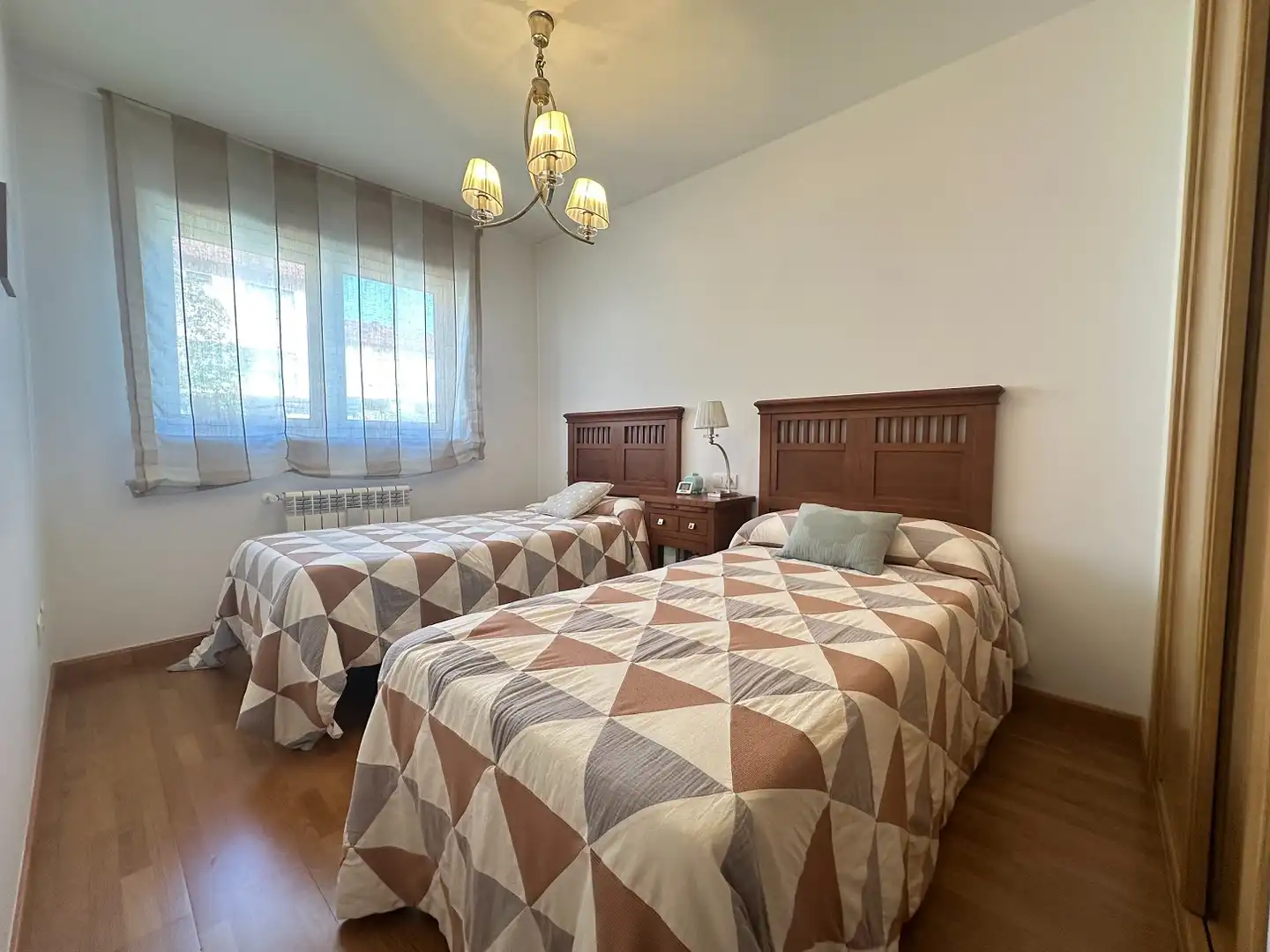Habitación de Casa o chalet en venta en Santiago de Compostela  con Calefacción, Jardín privado y Parquet
