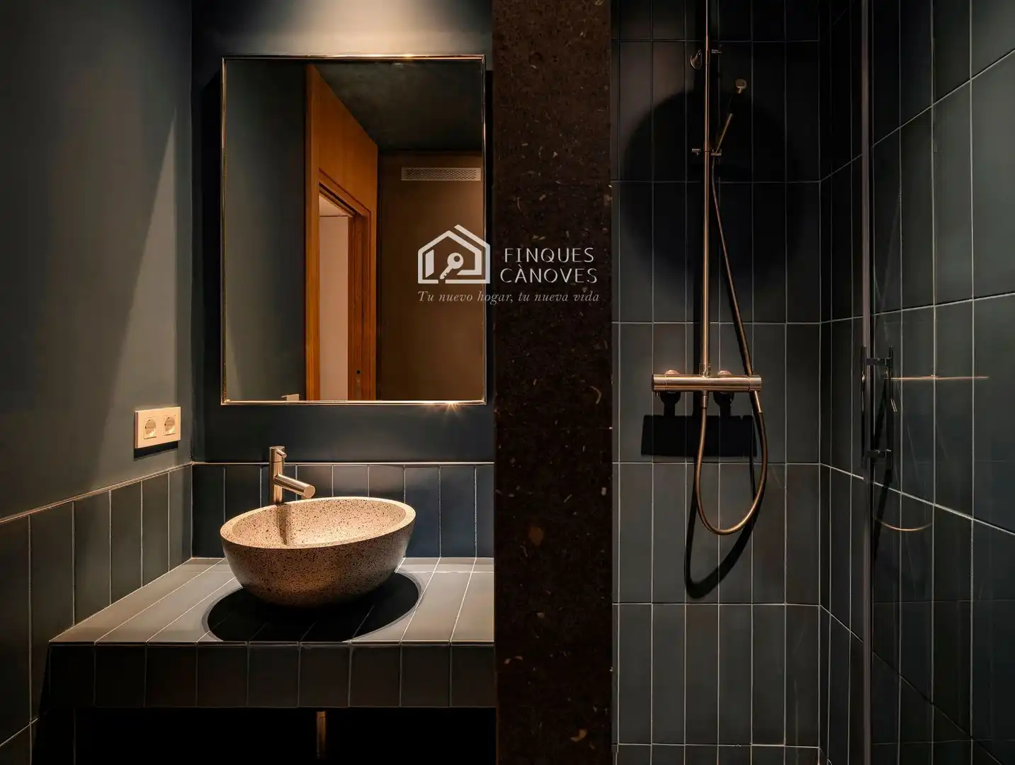 Bathroom of Flat for sale in Girona  with Air Conditioner, Heating and Terrace