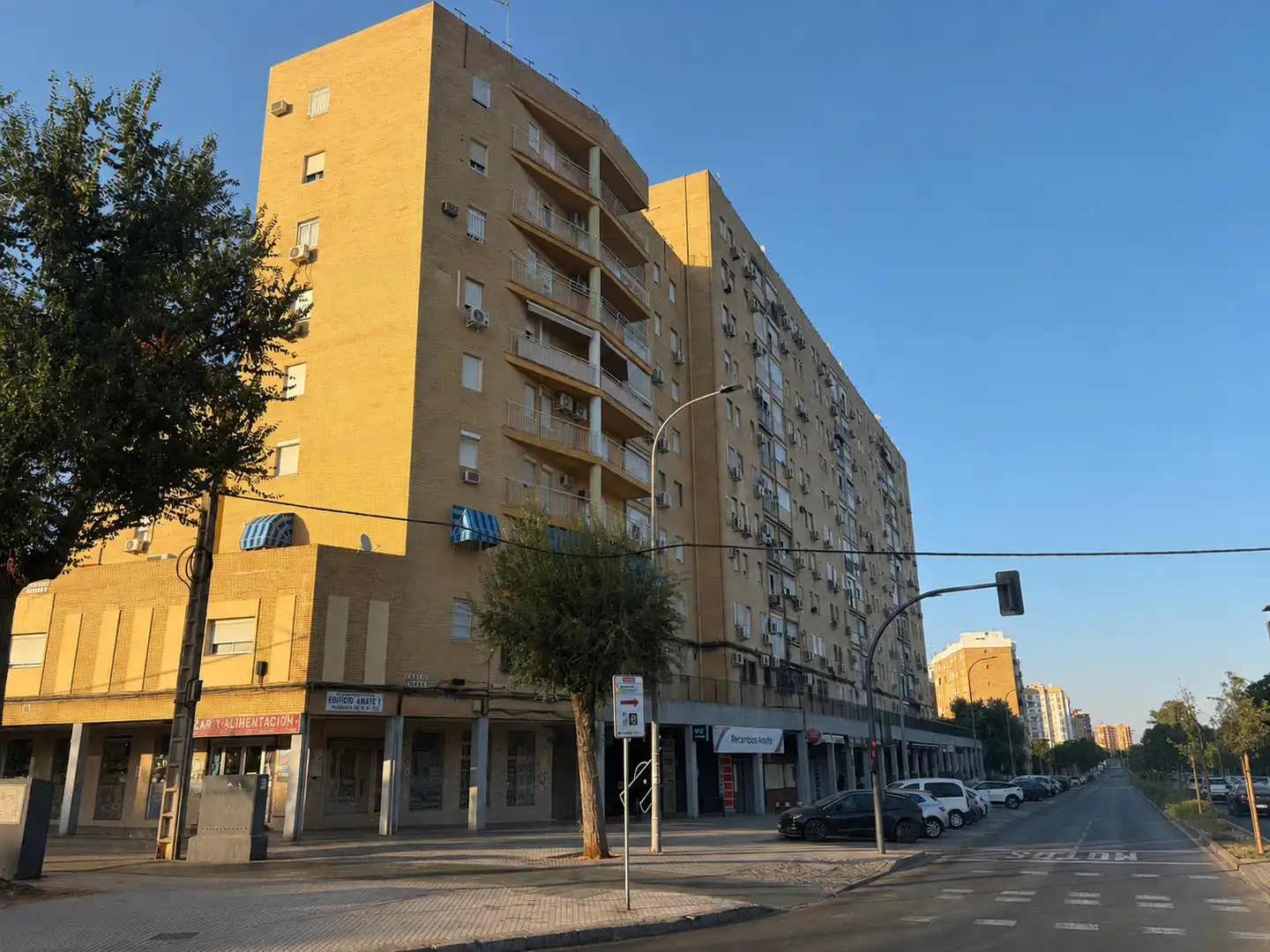 Vista exterior de Piso en venta en Sevilla con Aire acondicionado y Terraza