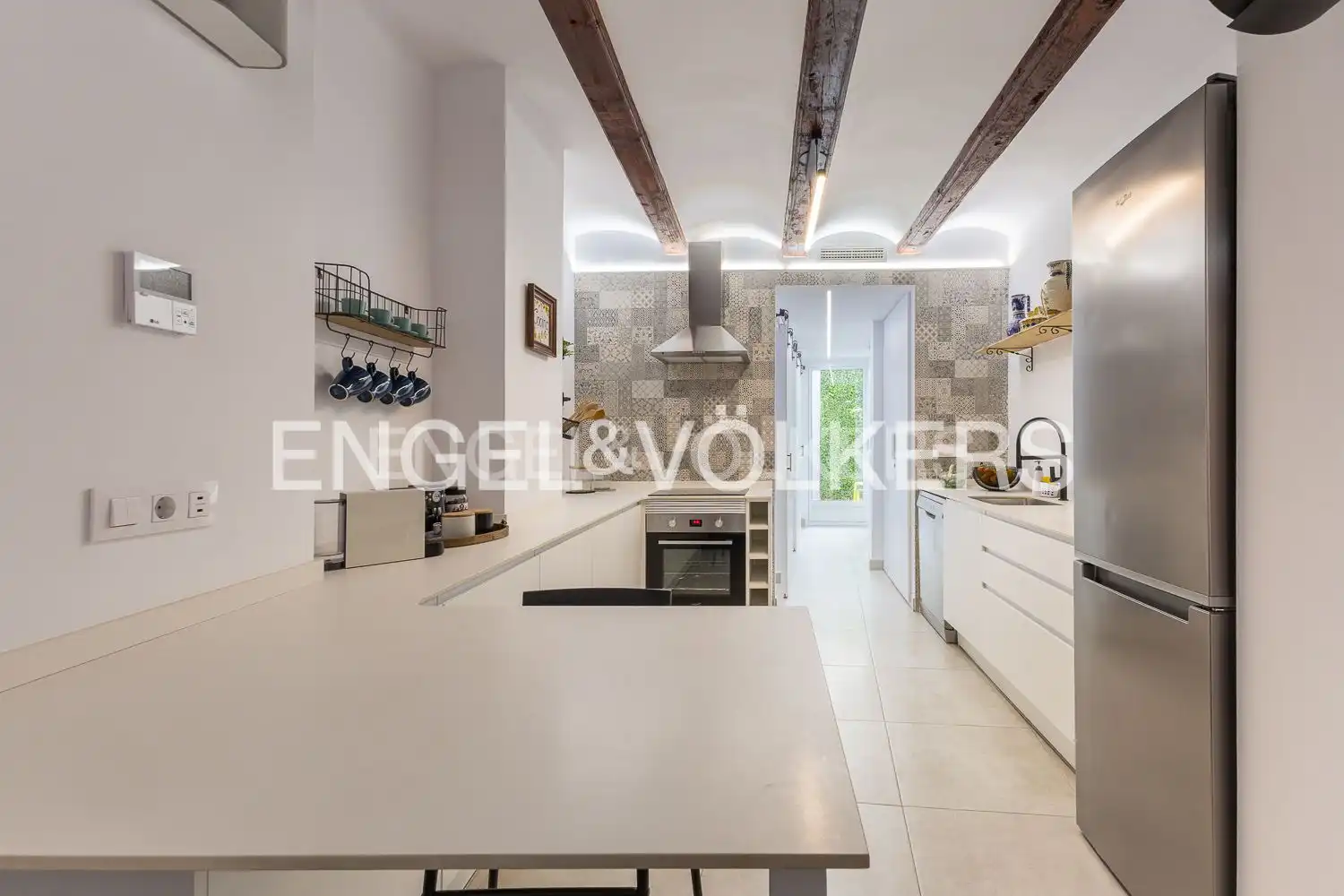 Cuina de Apartament de lloguer en Valencia amb Aire condicionat, Calefacció i Moblat
