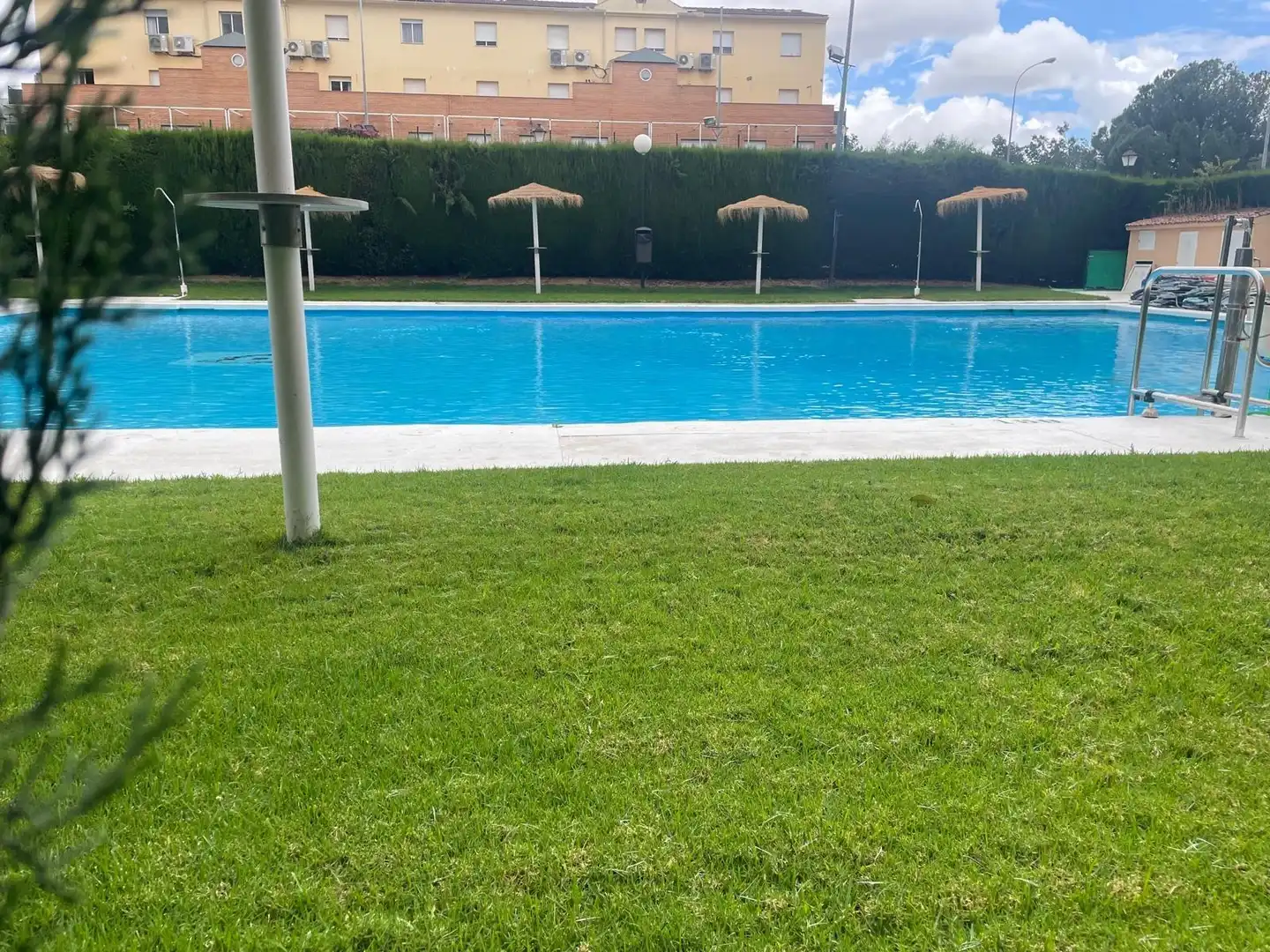 Piscina de Pis de lloguer en Sevilla amb Aire condicionat, Calefacció i Terrassa