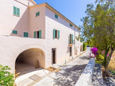 Maison rustique avec balcon à vendre à Llevant