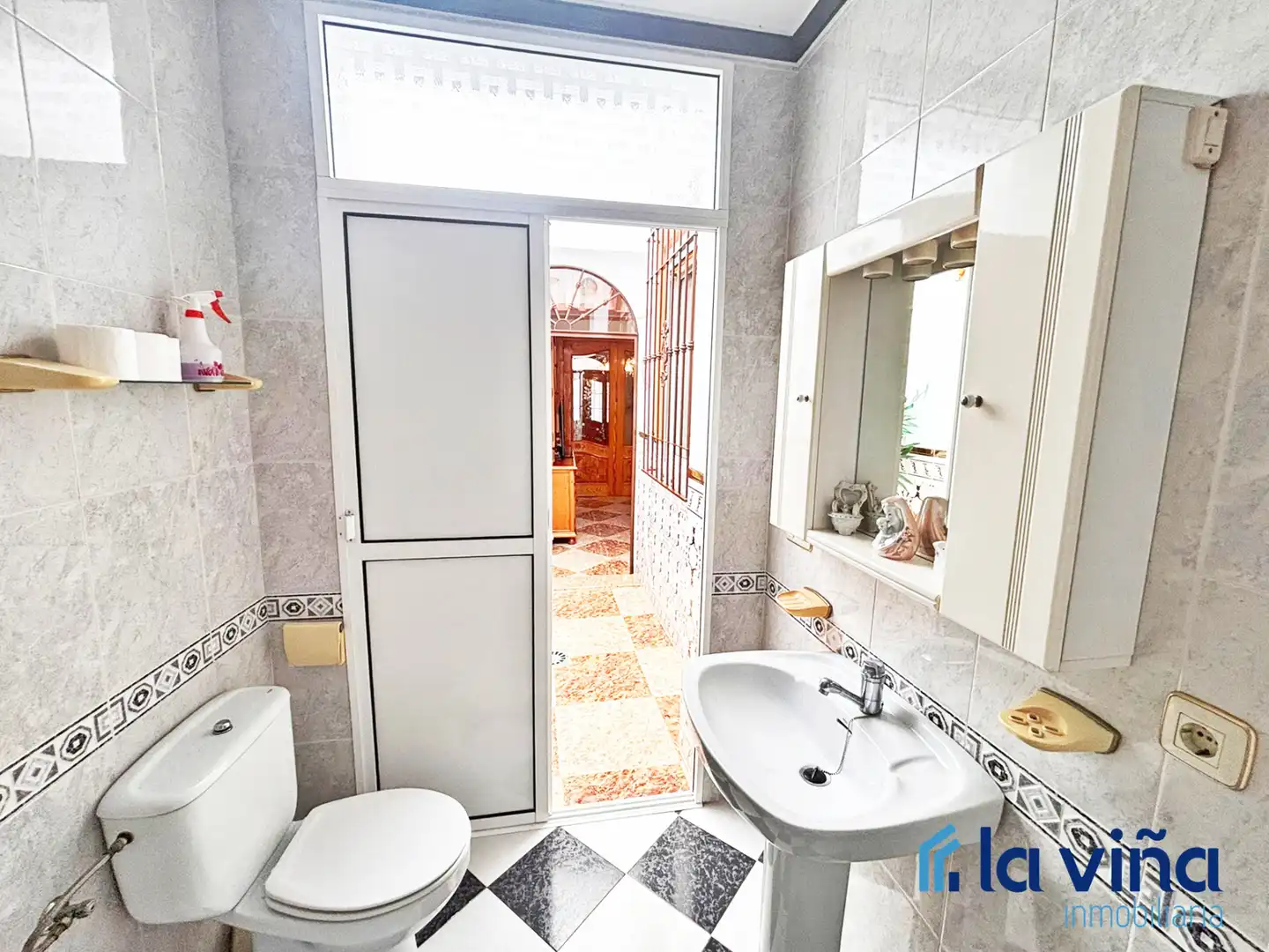 Baño de Casa o chalet en venta en Encinas Reales con Terraza, Trastero y Amueblado