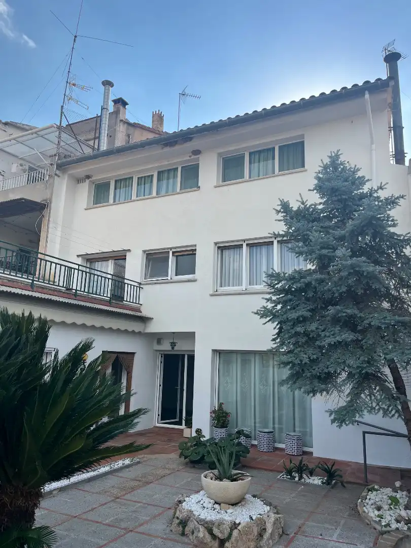 Vista exterior de Casa o chalet de alquiler en Castellar del Vallès con Calefacción, Trastero y Horno
