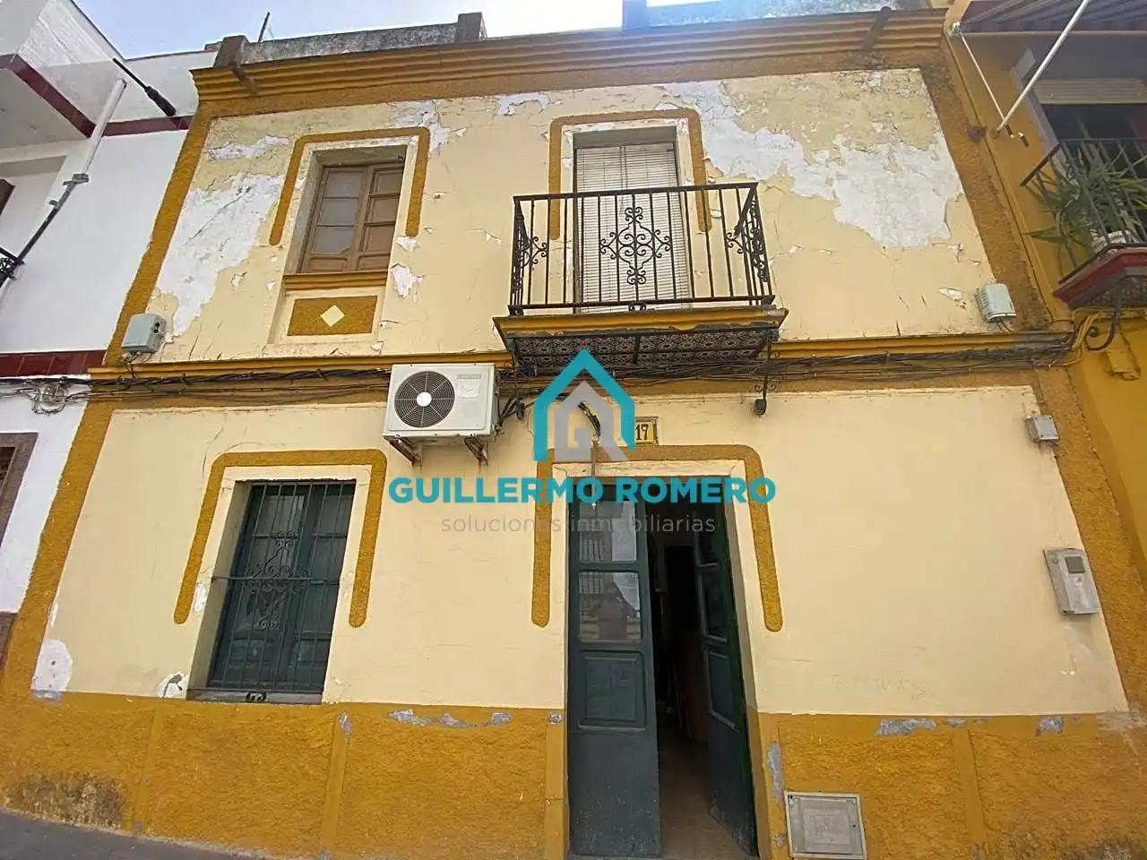 Vista exterior de Casa o chalet en venta en Coria del Río