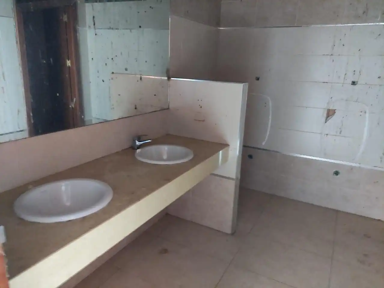 Badezimmer von Gebäude zum Verkauf in Andújar