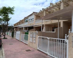 Vista exterior de Casa adosada en venda en Guardamar del Segura amb Terrassa, Balcó i Piscina comunitària
