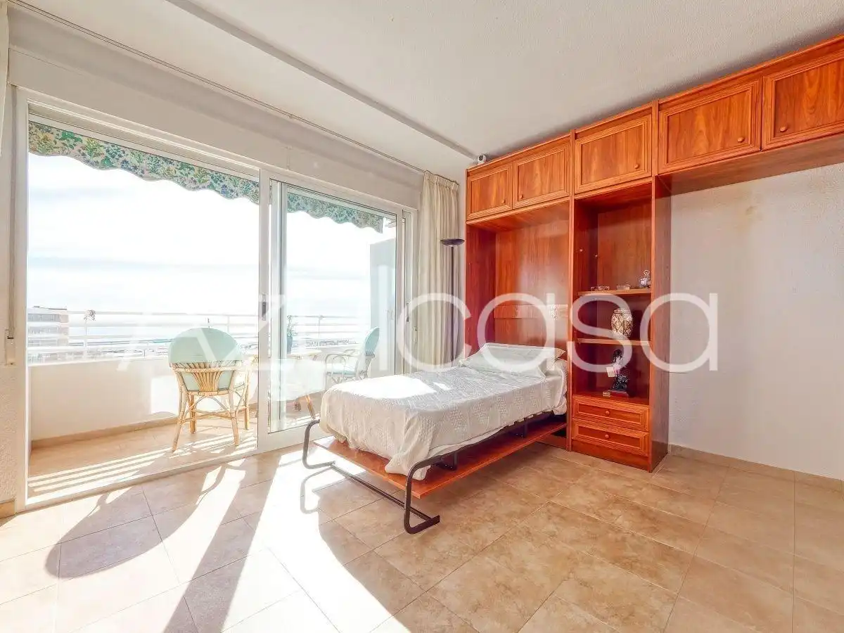 Habitación de Estudio en venta en Alicante / Alacant con Aire acondicionado, Parquet y Terraza