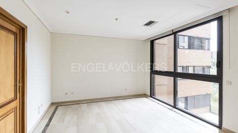 Photo 4 of Flat for rent in Calle de Henri Dunant, Nueva España, Madrid Capital
