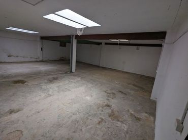 Locale commerciale in vendita a Palleter 29