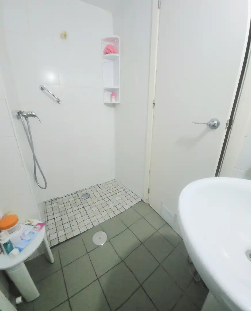 Bathroom of Flat for sale in Granada  with Heating and Terrace