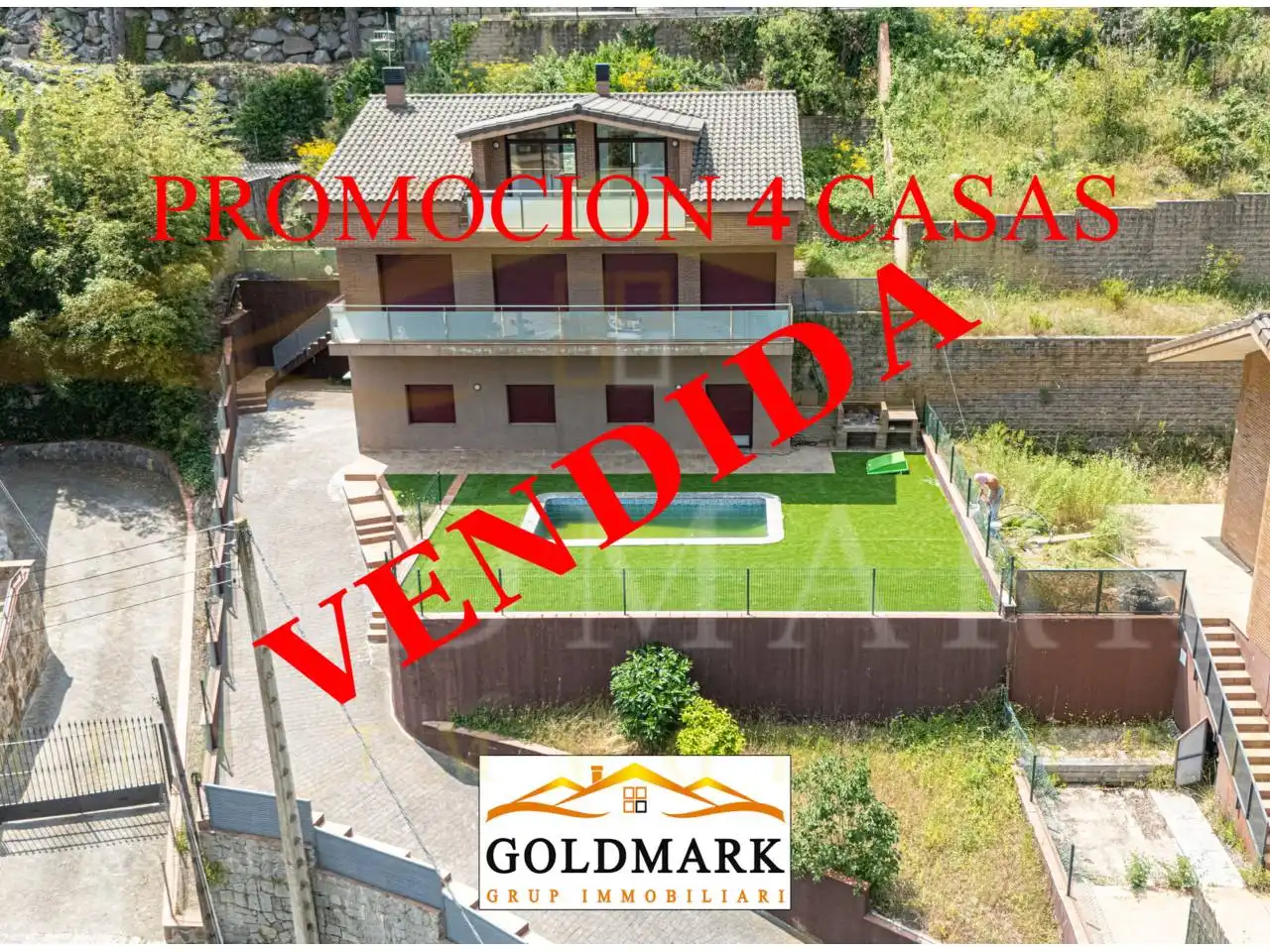 Casa amb piscina en venda a Pasaje Begur 34