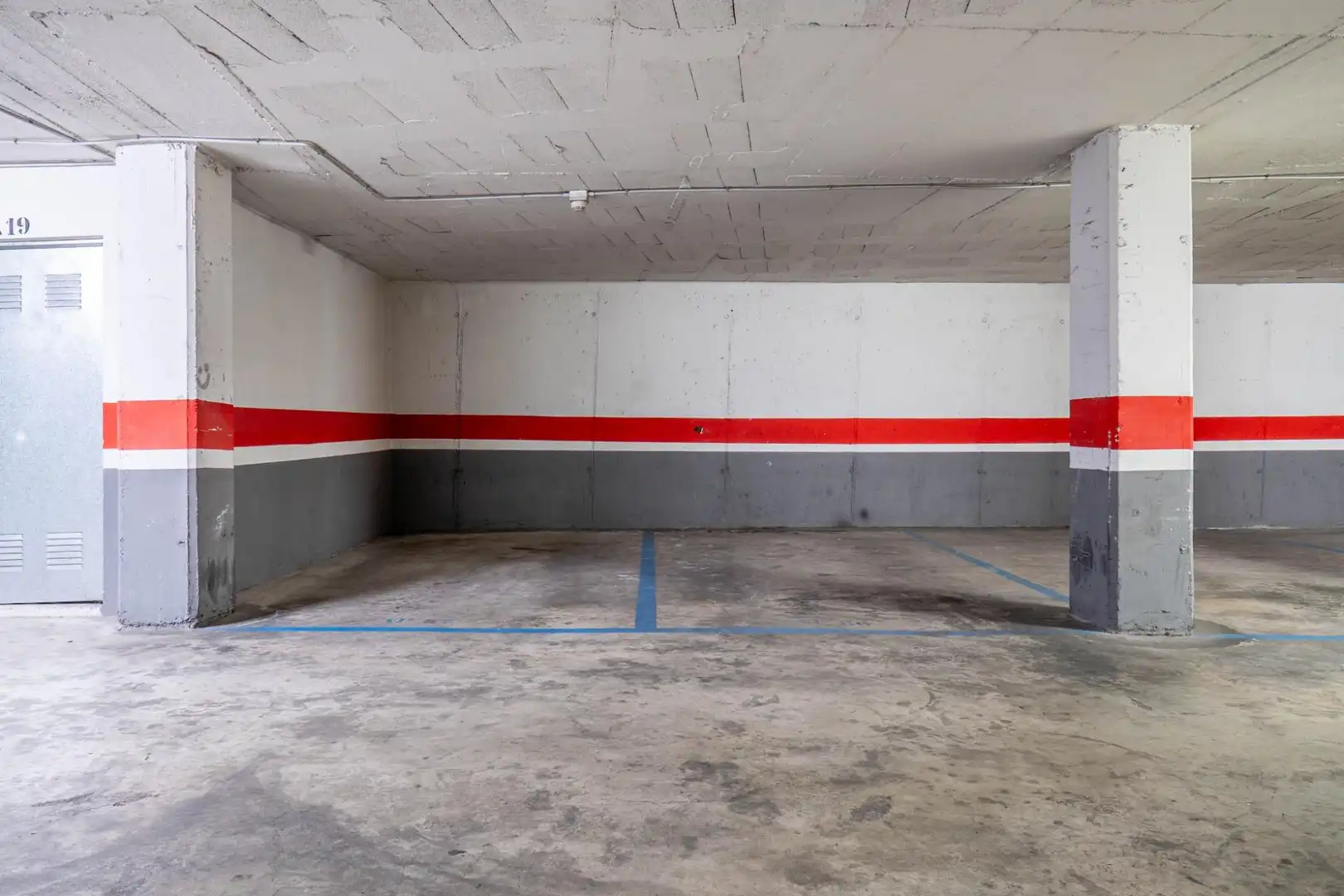 Parking of Flat for sale in Granada  with Air Conditioner, Heating and Private garden