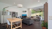 Sala d'estar de Casa o xalet en venda en Bergondo amb Jardí privat