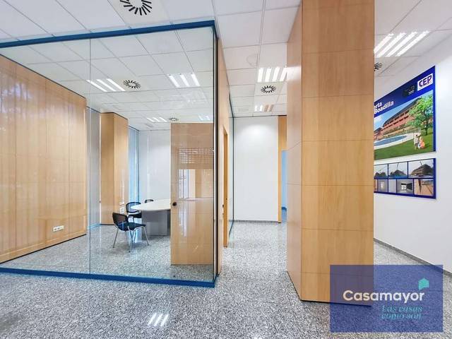 Local comercial en Venta en Avenida Cardenal Francisco Álvarez en Paus - Poligono San Blas