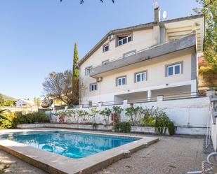 Piscina de Casa o xalet en venda en La Zubia