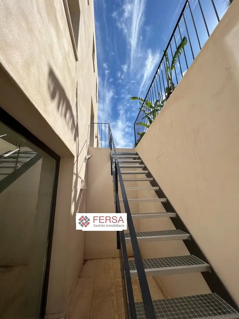 Terrassa de Casa adosada en venda en El Puerto de Santa María amb Aire condicionat, Calefacció i Jardí privat
