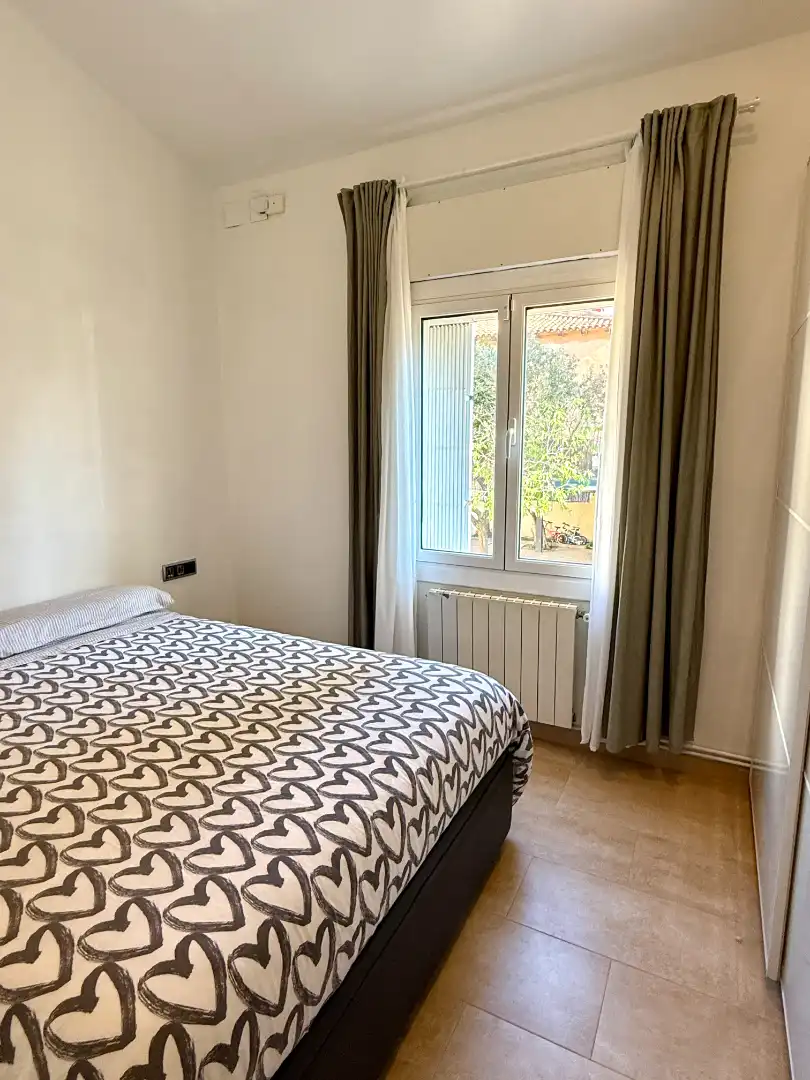 Habitación de Casa adosada en venta en Barcelona con Aire acondicionado, Calefacción y Jardín privado