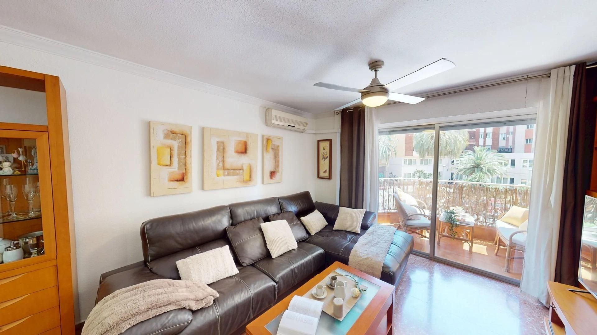 Living room of Flat for sale in  Valencia Capital  with Air Conditioner, Heating and Storage room
