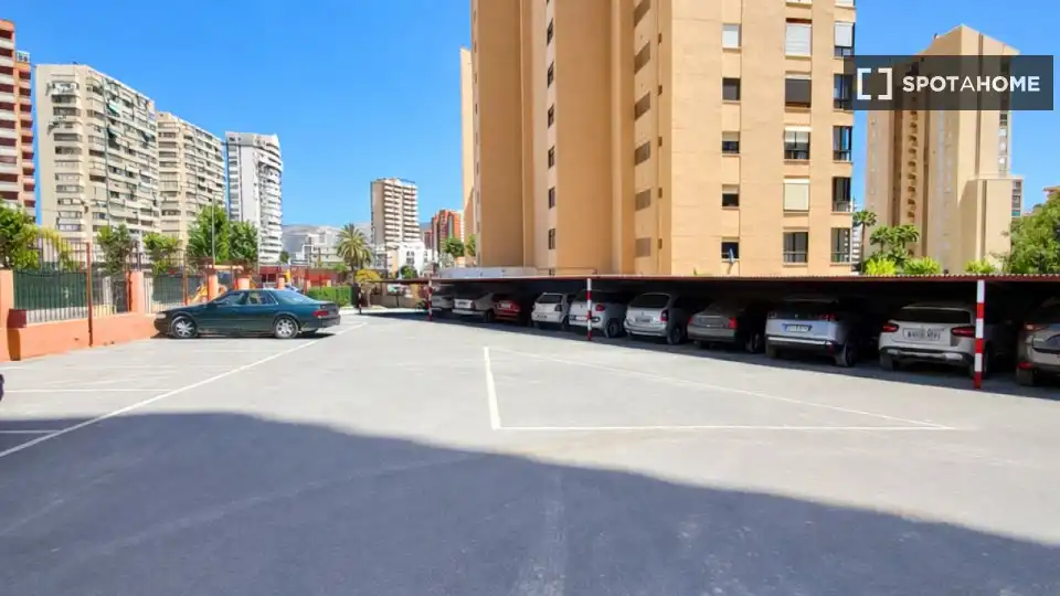 Parking of Apartments for share in Benidorm  with Air Conditioner, Terrace and Furnished