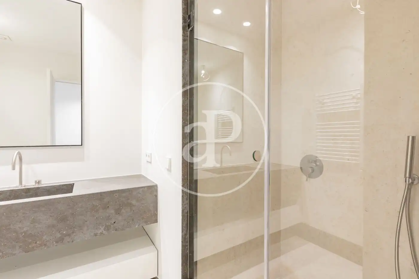 Badezimmer von Wohnung zur Miete in Madrid mit Klimaanlage, Heizung und Möbliert