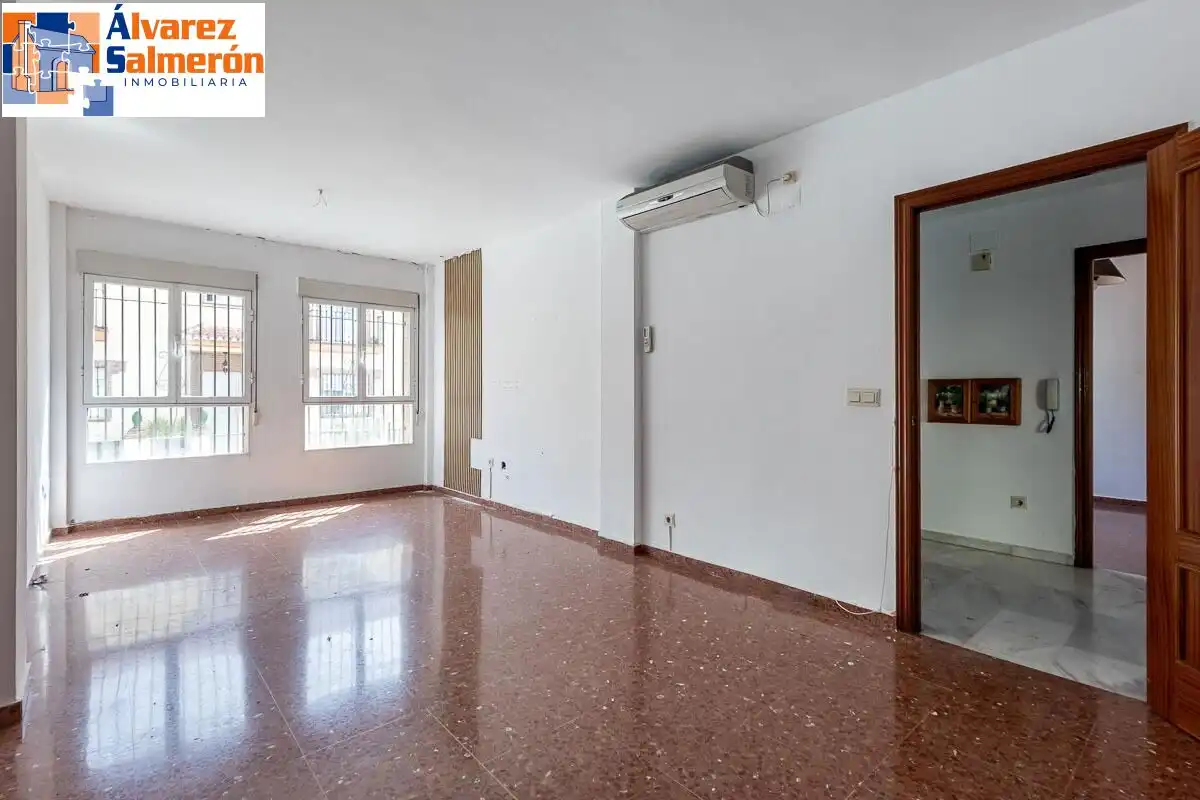 Vista exterior de Casa adosada en venta en Huétor Vega con Terraza