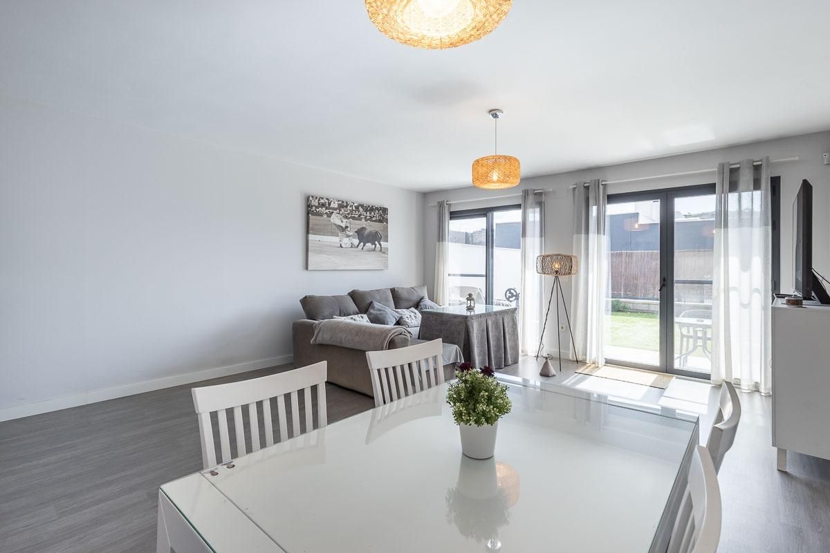 Esszimmer von Einfamilien-Reihenhaus zum Verkauf in  Granada Capital mit Privatgarten und Terrasse