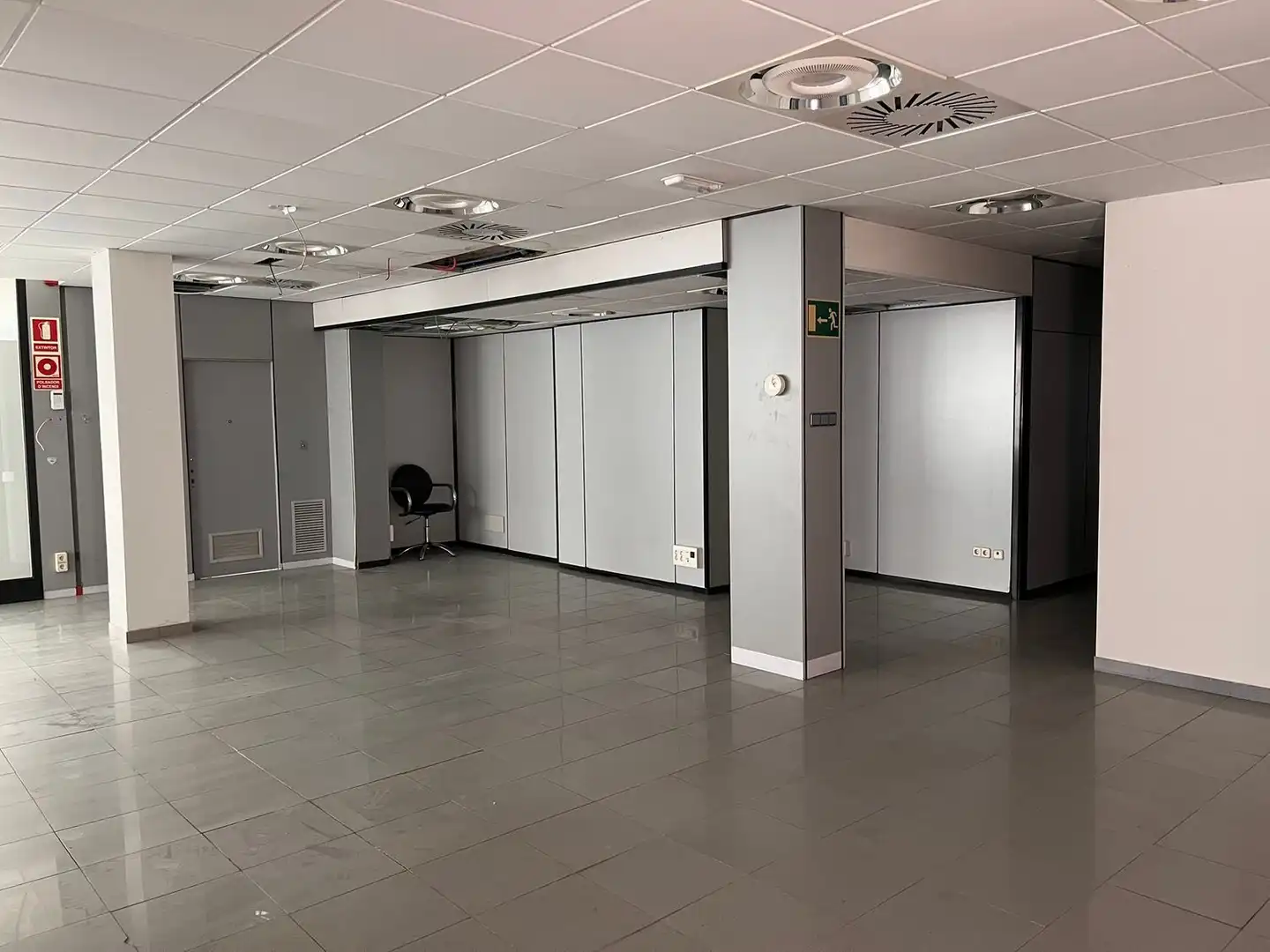 Business premises for sale in Calle de Faraday 115, imagen 4