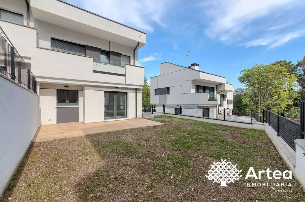 Detached house with terrace for sale in Julian Garaizar Kalea, imagen 2