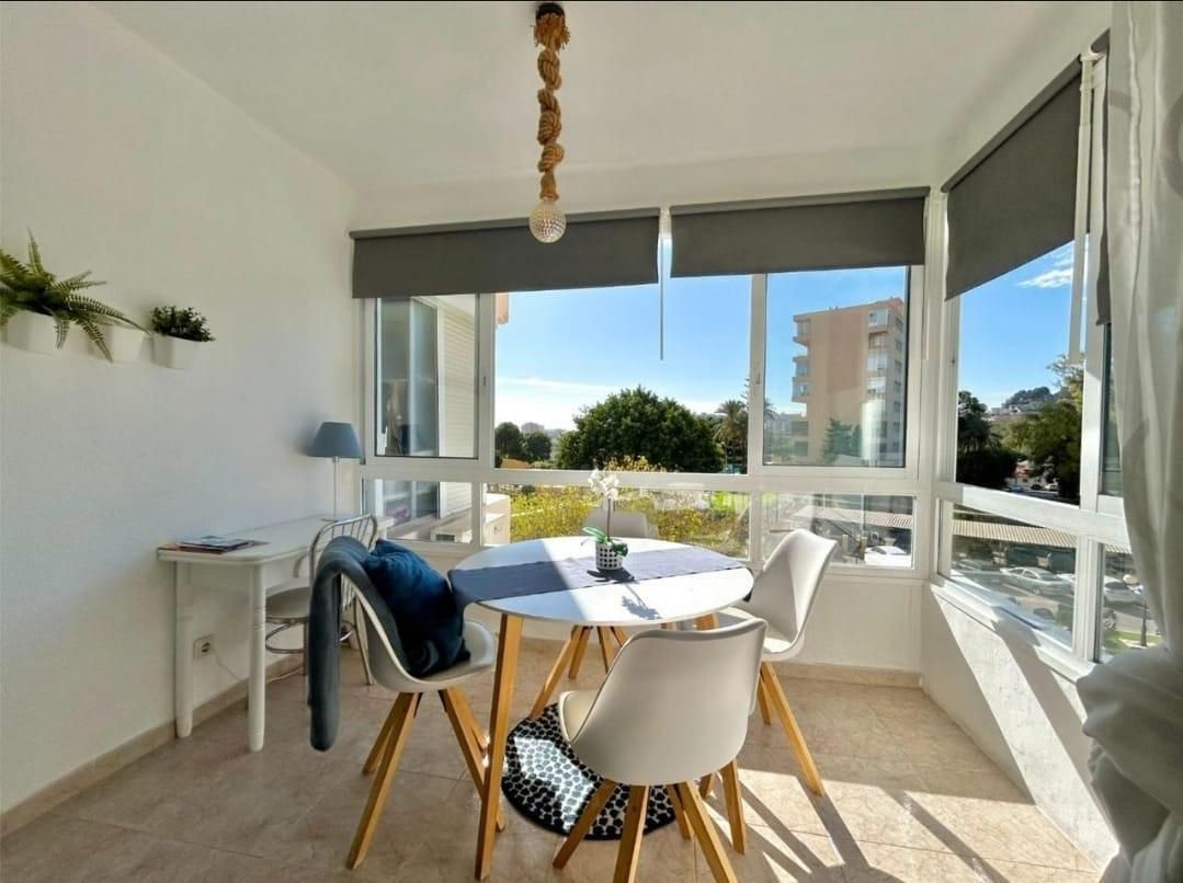 Menjador de Estudi en venda en Torremolinos amb Aire condicionat, Terrassa i Piscina comunitària