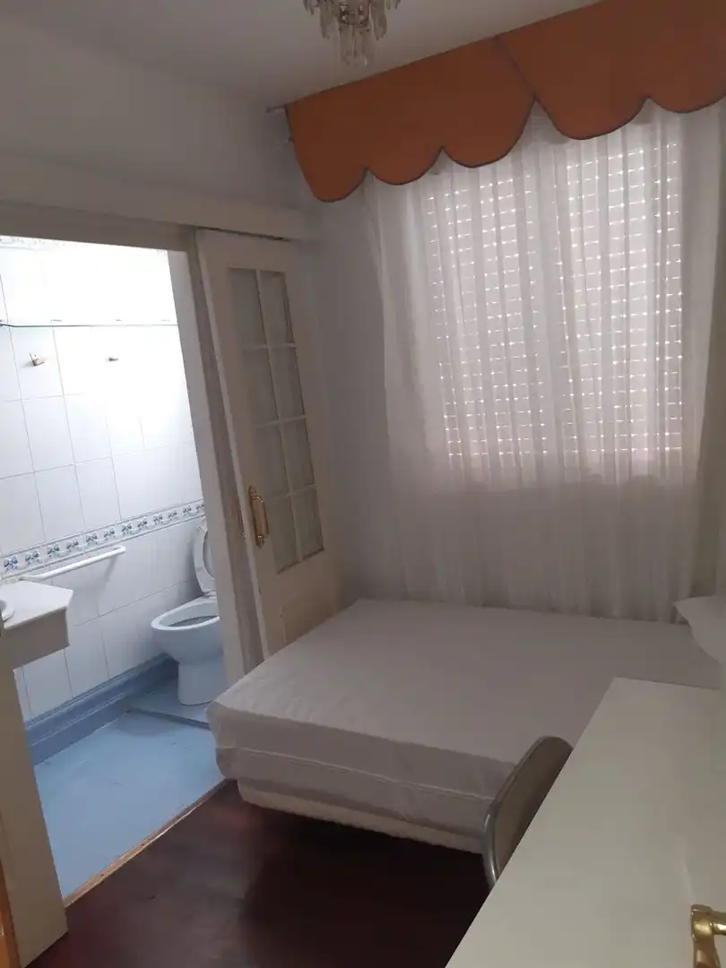 Habitación de Piso de alquiler en Sevilla con Aire acondicionado, Amueblado y Horno