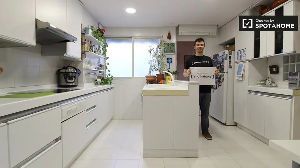 Kitchen of Flat for share in Madrid  with Air Conditioner, Terrace and Furnished