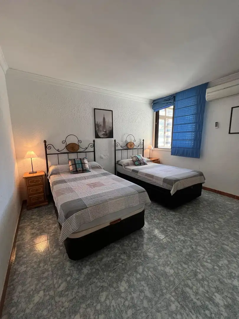 Schlafzimmer von Wohnungen zur Miete in Fuengirola mit Klimaanlage, Terrasse und Gemeinschaftspool