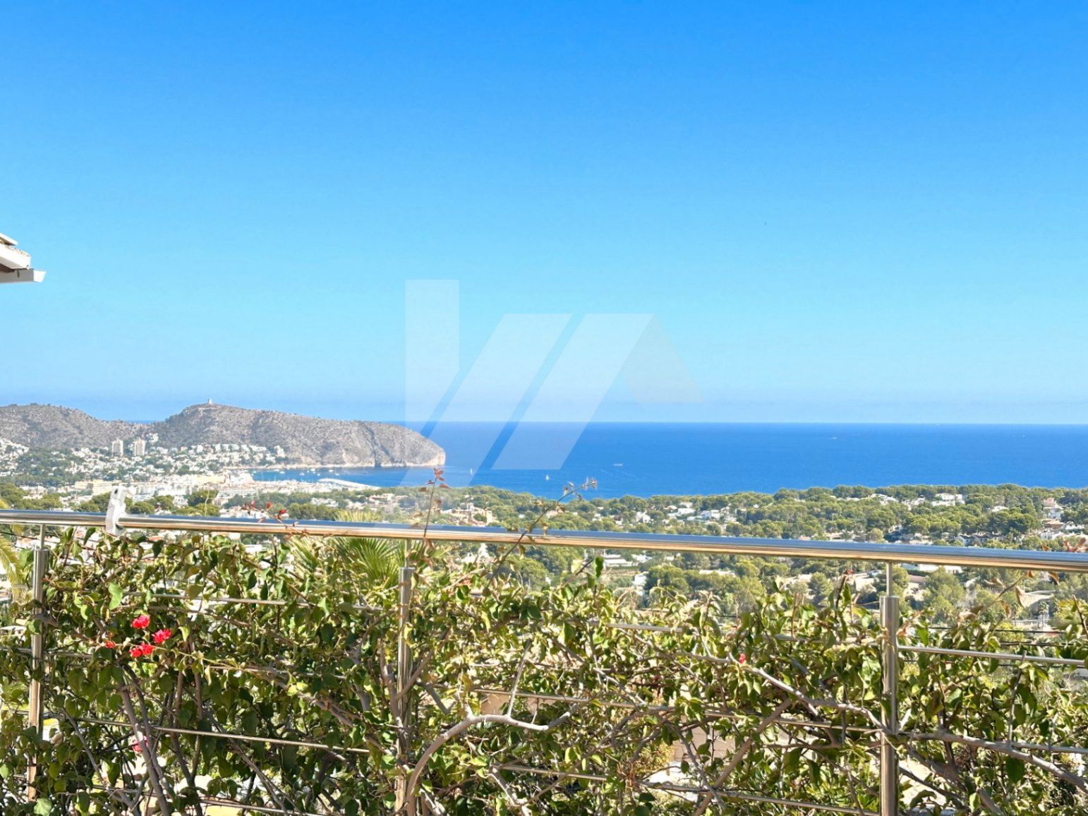 Vista exterior de Casa o xalet en venda en Moraira amb Aire condicionat, Calefacció i Jardí privat