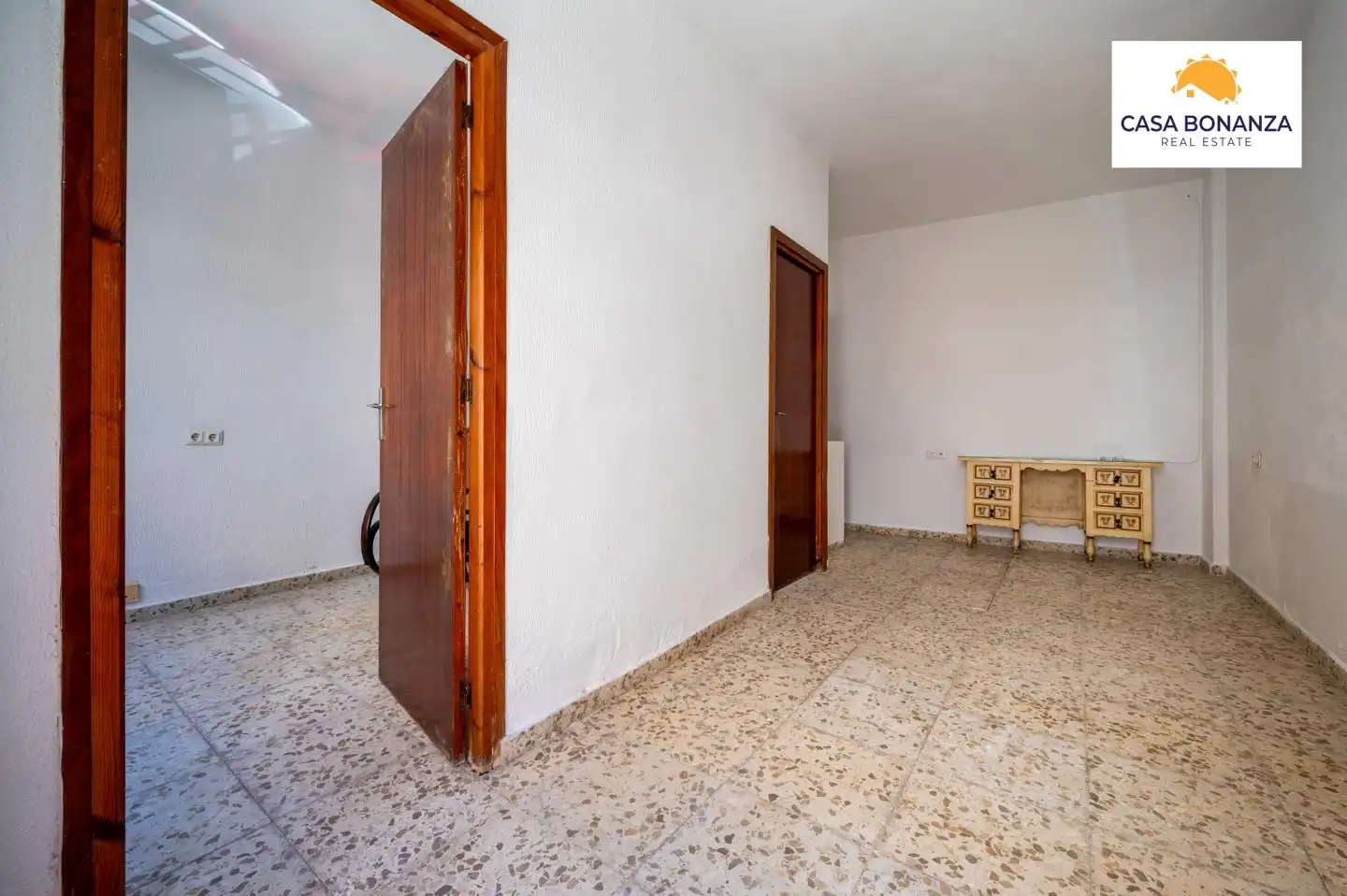 Houses for sale in Jete  with Private garden and Furnished